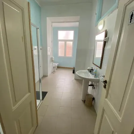 Nature Chiado 2- Cozy Little Double With Shared Bathroom * Lisboa