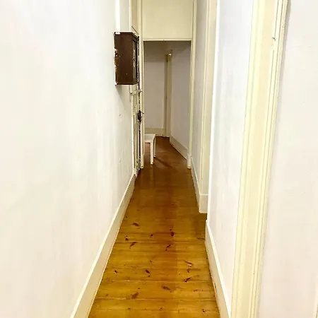 ゲストハウス Nature Chiado 2- Cozy Little Double With Shared Bathroom リスボン