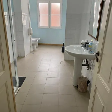 Nature Chiado 2- Cozy Little Double With Shared Bathroom * リスボン
